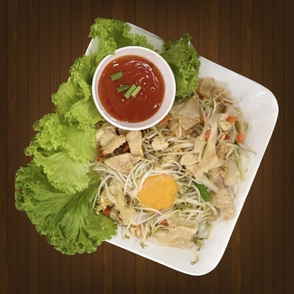 Thai Stir-Fried Fresh Rice-Flour Noodles and Egg